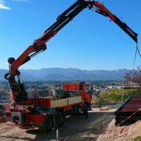 Transgrues Tortosa, gruas moviles articuladas, en Tarragona Castellon Barcelona, camiones grua autocargantes, grua movil autopropulsada, alquiler tanquetas, cesta personas